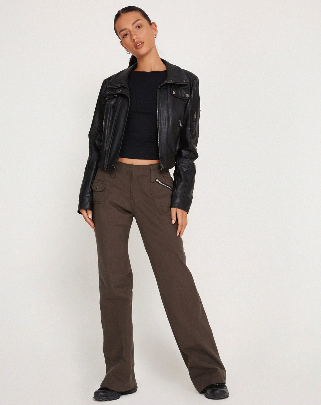 Zwarte haltertop met minimalistisch design voor vrouwen