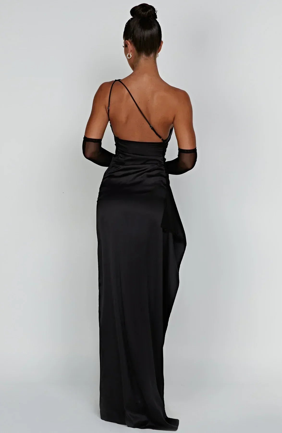 Avondjurk met satijnen one-shoulder ontwerp voor vrouwen