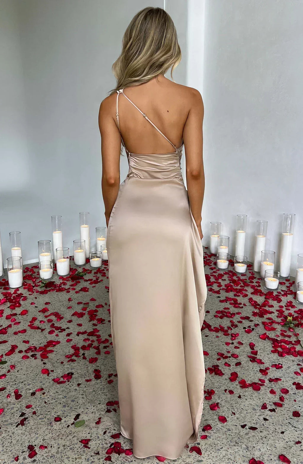 Avondjurk met satijnen one-shoulder ontwerp voor vrouwen