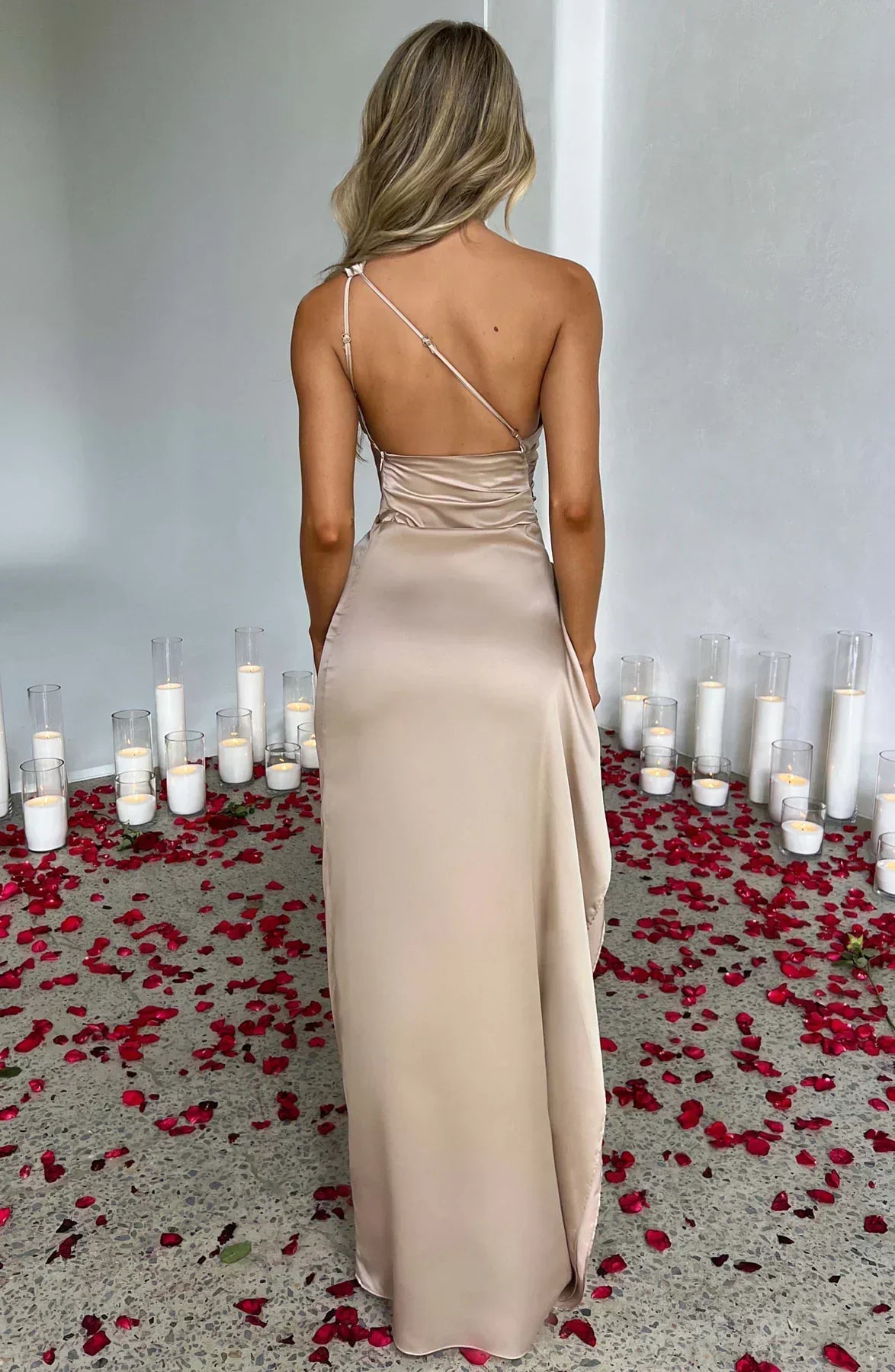 Avondjurk met satijnen one-shoulder ontwerp voor vrouwen