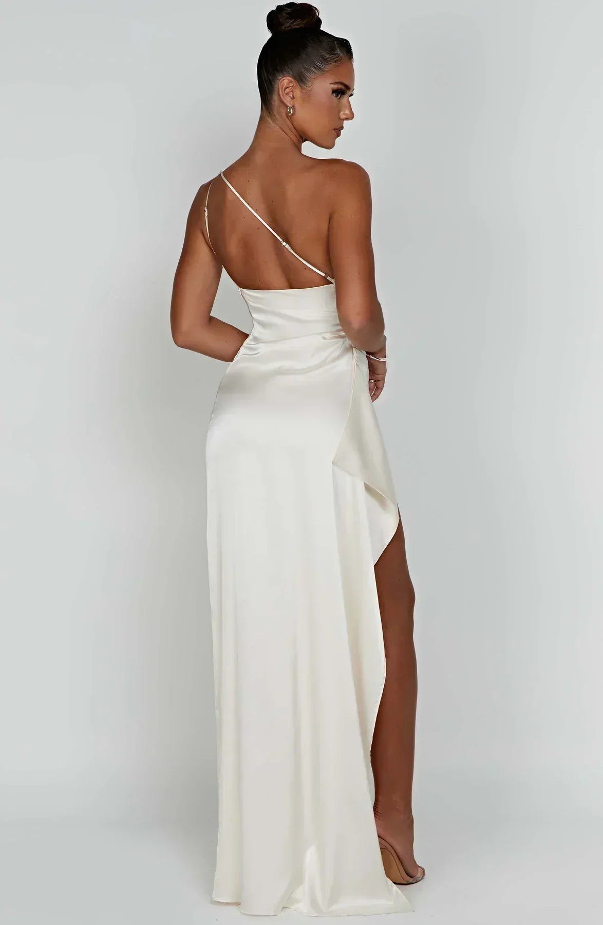 Avondjurk met satijnen one-shoulder ontwerp voor vrouwen