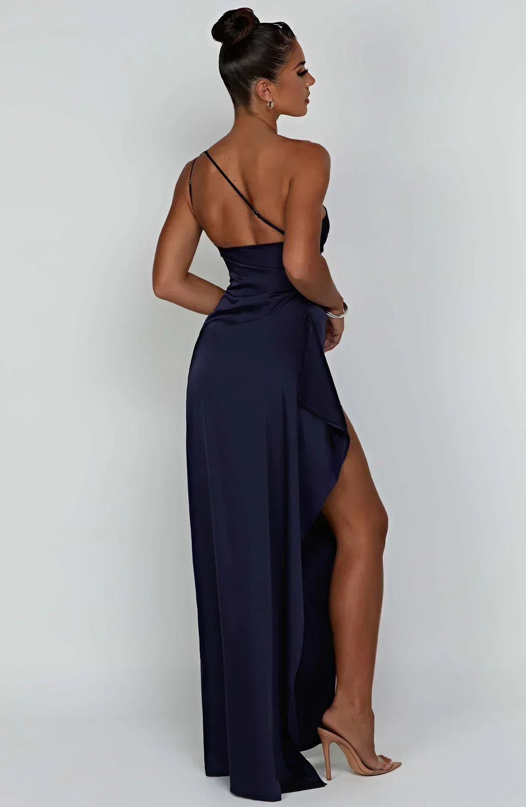 Avondjurk met satijnen one-shoulder ontwerp voor vrouwen