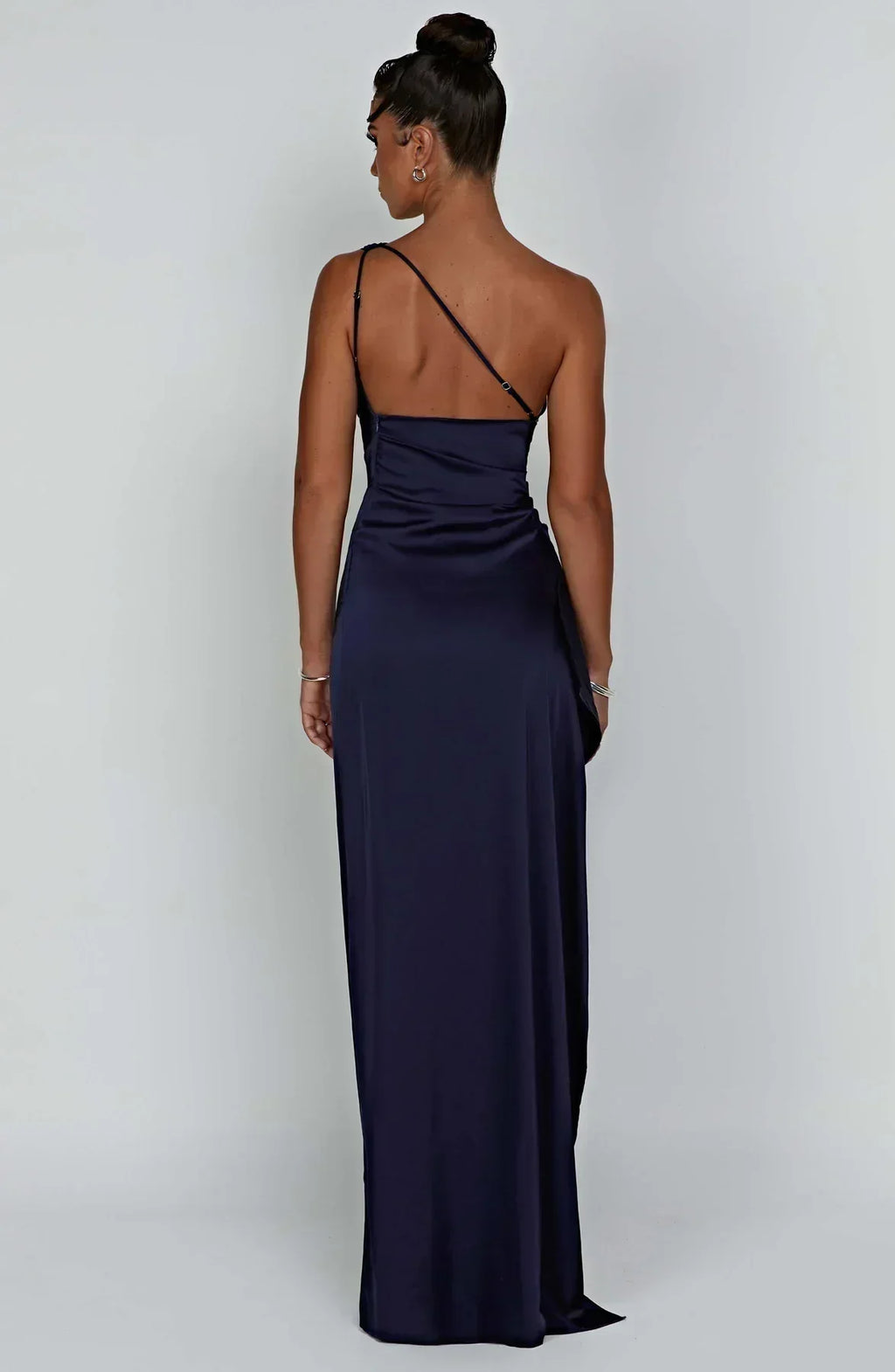 Avondjurk met satijnen one-shoulder ontwerp voor vrouwen