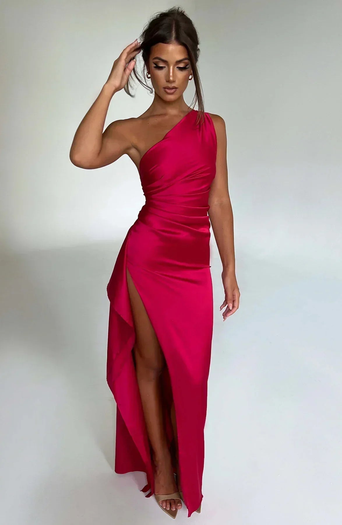 Avondjurk met satijnen one-shoulder ontwerp voor vrouwen