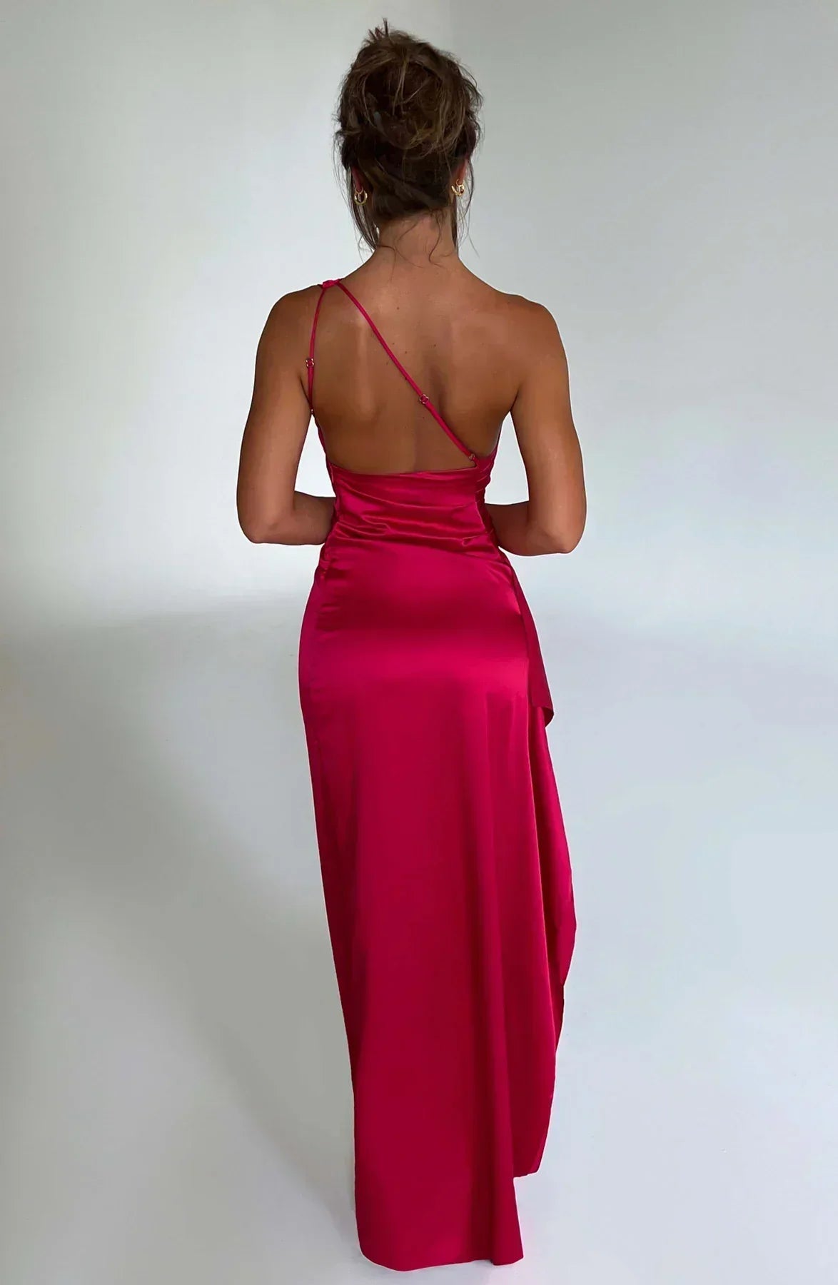 Avondjurk met satijnen one-shoulder ontwerp voor vrouwen